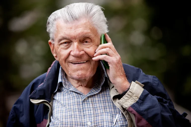 Free Cell Phones For Seniors On Medicare – Check Your Eligibility